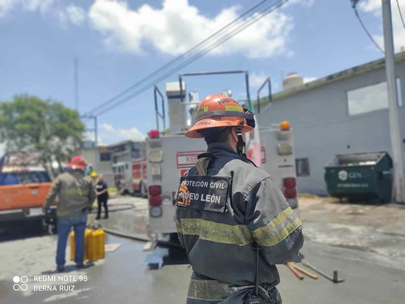 Una bodega dedicada a la trituración de llantas se incendió ayer en el municipio de Guadalupe