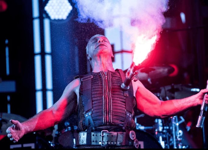 Till Lindemann, de Rammstein, acusado de abuso sexual