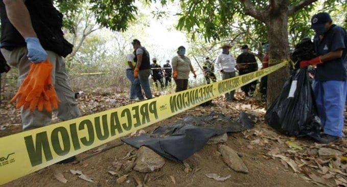 Hallan 55 fosas clandestinas con restos humanos en Colima