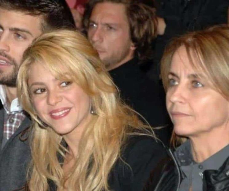 Acosan a la mamá de Piqué por regreso de Shakira a Barcelona