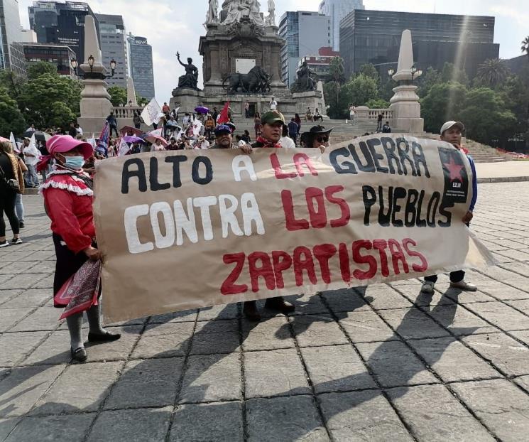 Protestan simpatizantes zapatistas en Palacio Nacional
