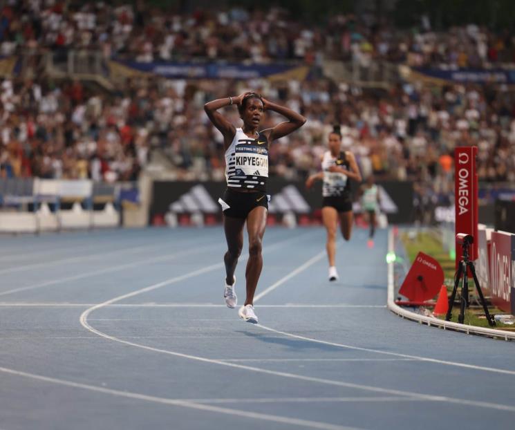 Logra Kipyegon récord mundial en  5 mil metros