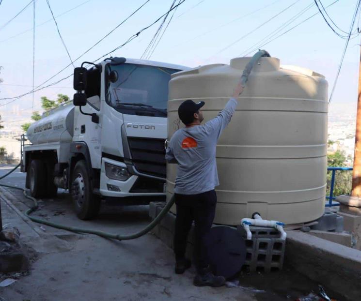 Arrecia SC entrega de agua en diversos sectores