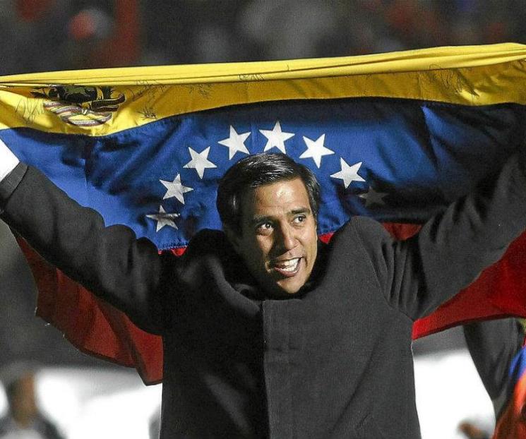 Ex técnico de Xolos golpea a jugadores en Ecuador