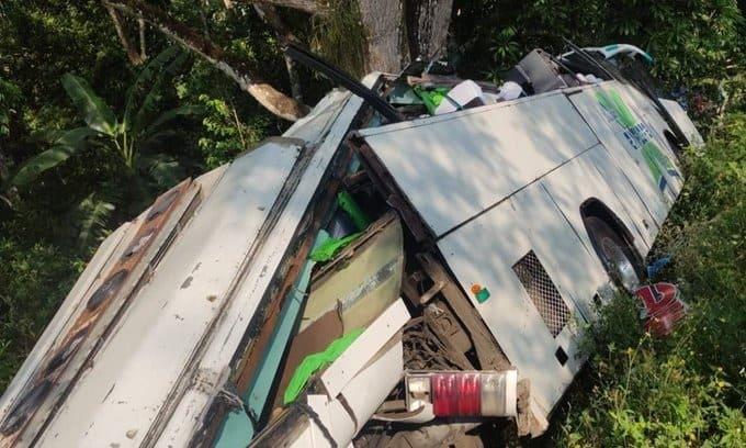 Volcadura de autobús deja 16 heridos en Veracruz