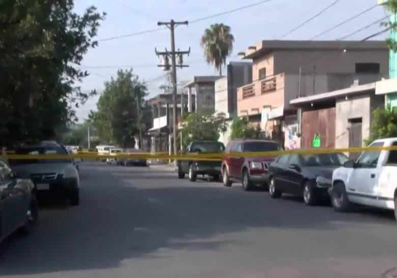 Una persona sin vida a cuchilladas y otra lesionada, dejó una riña entre migrantes registrada ayer en una vecindad de la Colonia Garza Nieto, en Monterrey.