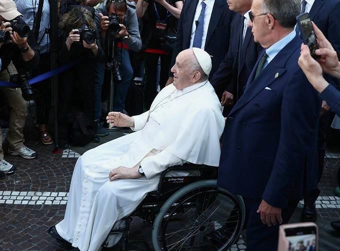 Dan de alta al Papa Francisco