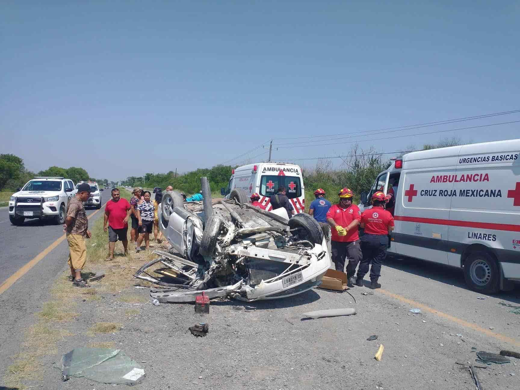 cuatro personas con lesiones de gravedad, fue el saldo que dejó la volcadura de un automóvil, en el municipio de Hualahuises
