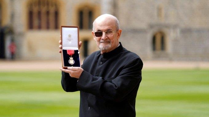 Recibe Rushdie Premio de Paz de Libreros y Editores alemanes