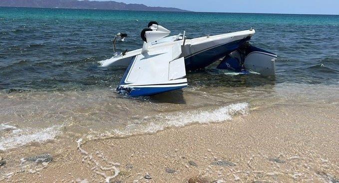 Desplome de avioneta deja un lesionado en playas de La Paz