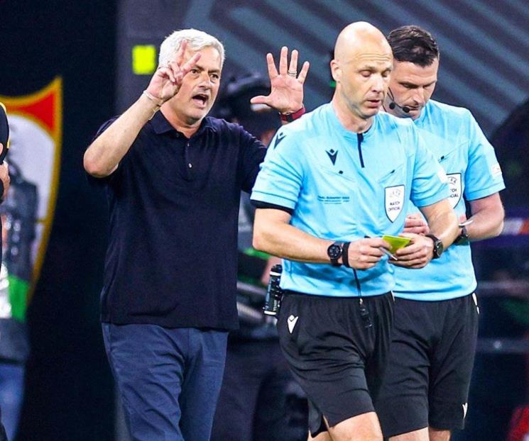 Castigan a Mourinho con cuatro juegos por insulto a árbitro