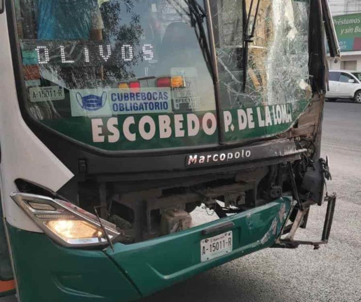 Choque entre camiones deja 4 pasajeros heridos en Monterrey