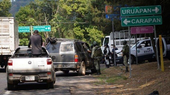 Reportan enfrentamiento entre criminales en Michoacán
