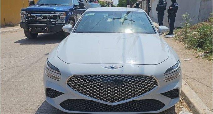 Hallan autos de lujo robados en EU en calles de Culiacán