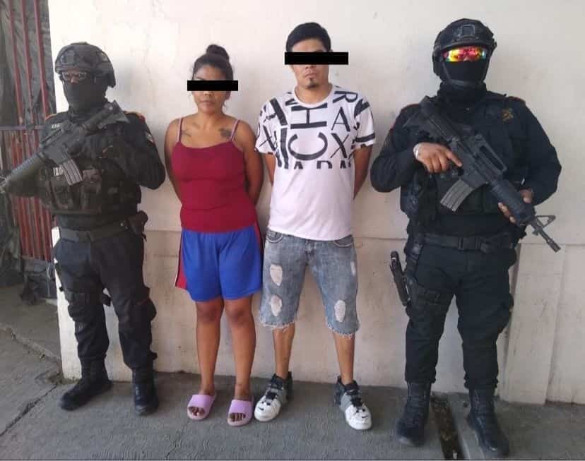 Elementos de Fuerza Civil detuvieron a un hombre y una mujer con varias dosis de droga y un arma corta, en calles de García