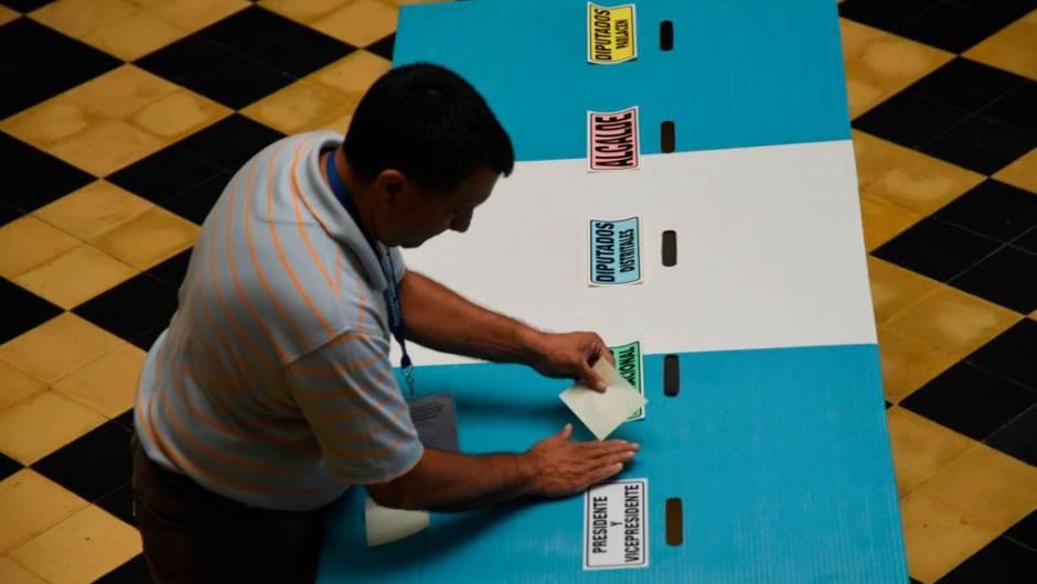 Van guatemaltecos a las urnas entre desafíos