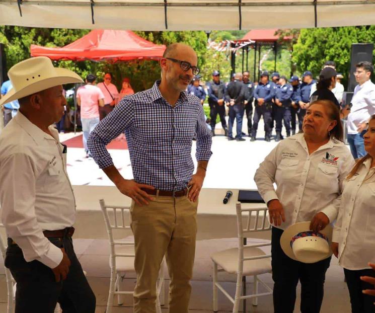 Dona SP patrullas y mobiliario a Iturbide y General Terán