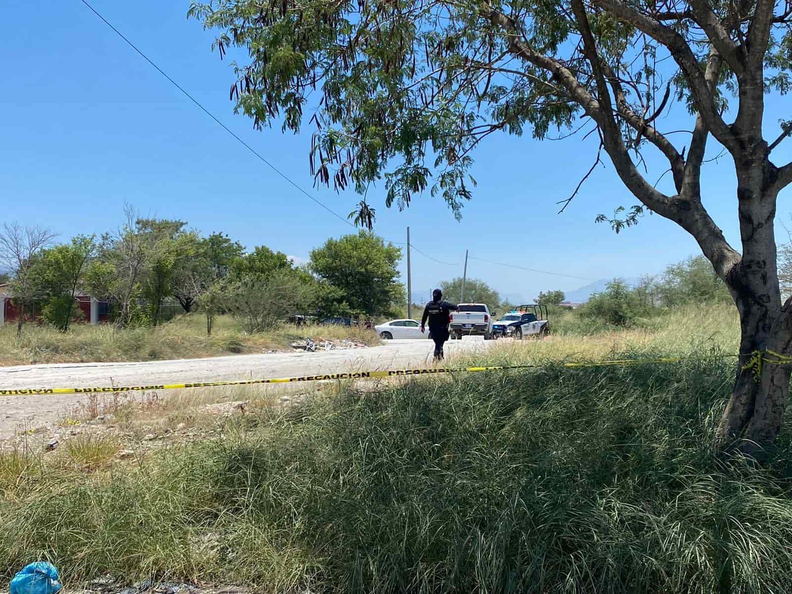 Una persona maniatada y con múltiples huellas de violencia y desfigurado de la cara, fue encontrada en una brecha de la Colonia Praderas de San Juan, en el municipio de Benito Juárez.