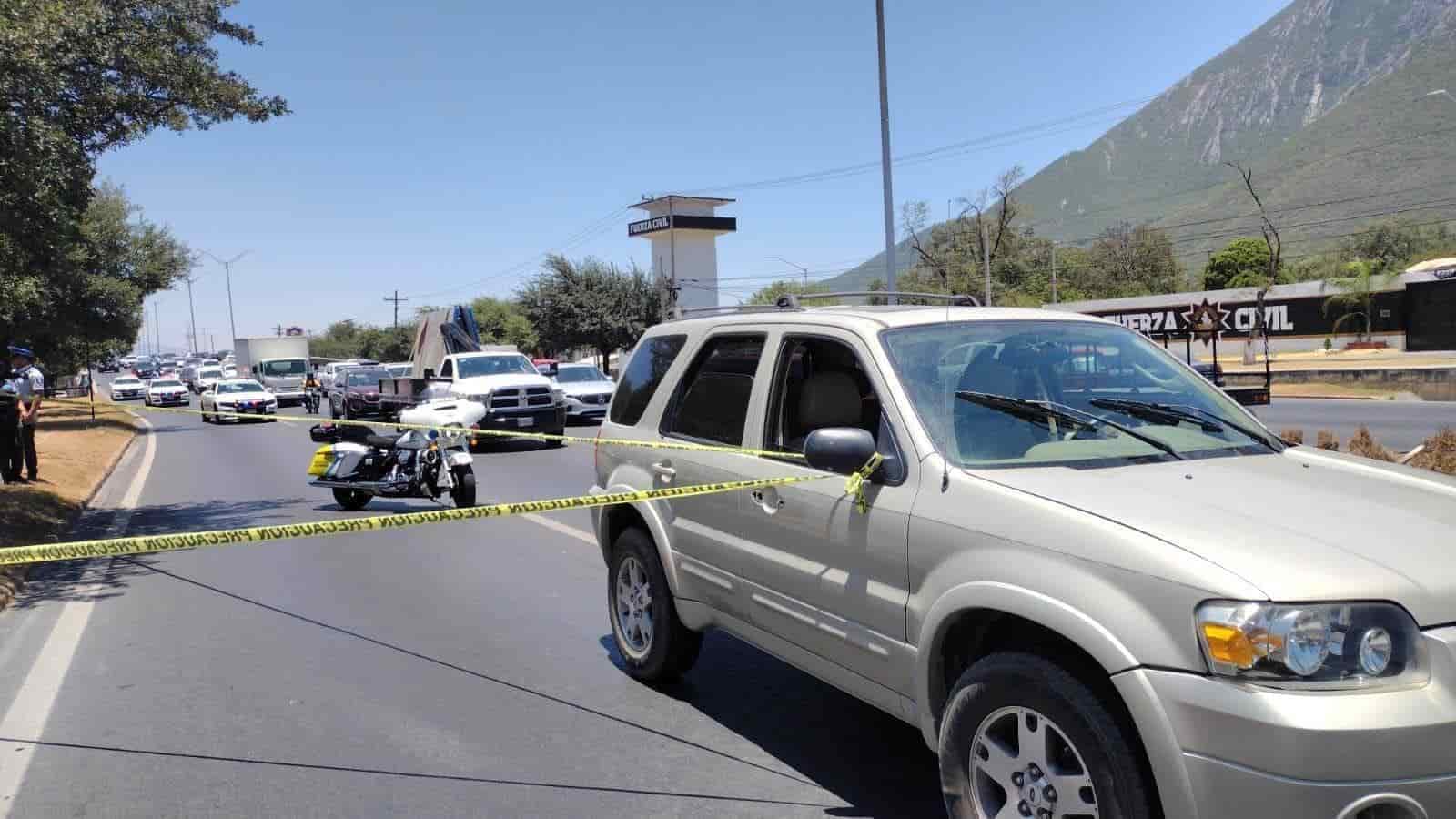 Un hombre perdió la vida al sufrir un infarto fulminante, cuando conducía su camioneta en la Avenida Garza Sada en la zona sur de Monterrey.