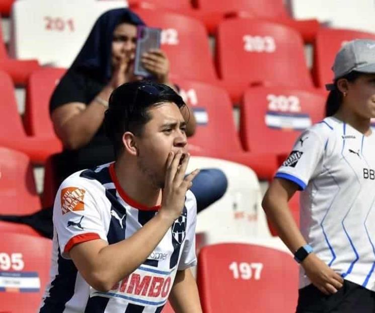 Fans de Rayados denuncian abuso de autoridad en San Luis