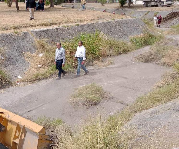 Limpian pluviales en Escobedo ante pronóstico de lluvias