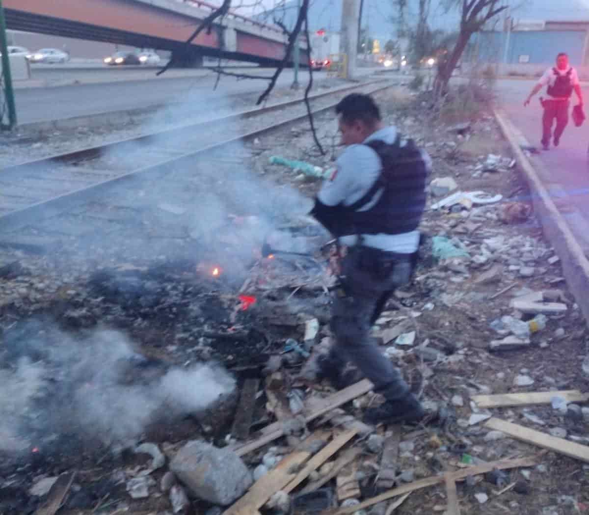 Un hondureño fue detenido por oficiales de la Secretaría de Seguridad y Protección a la Ciudadanía de Monterrey, por la posesión de hierba verde con las características de la marihuana y causar un conato de incendio, en la Colonia Regina.