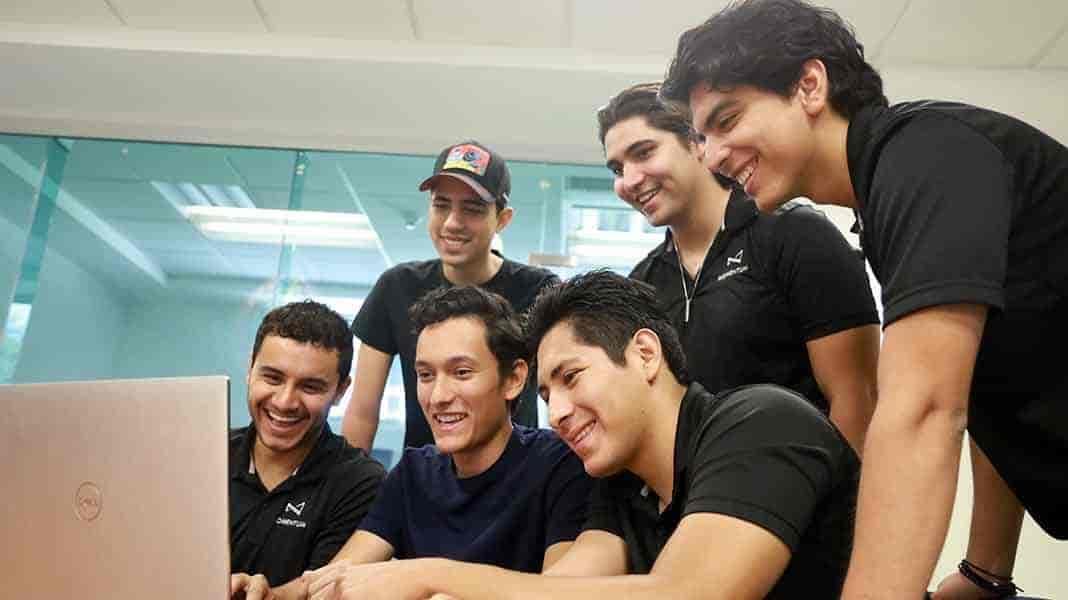 Estudiantes de Tec concursan en copa aeroespacial