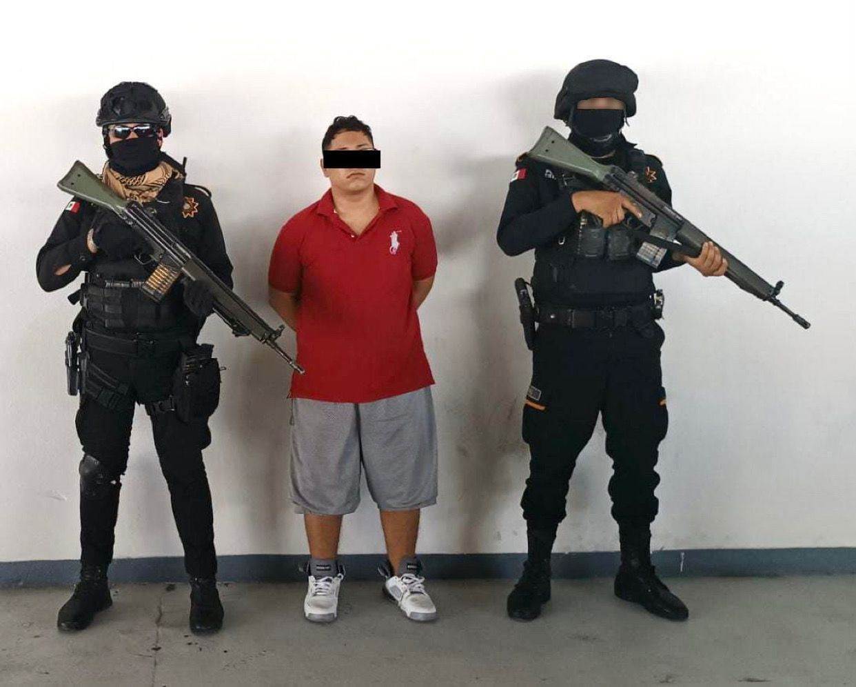 Elementos de Fuerza Civil Nuevo León, lograron la captura de hombre que portaba armas de fuego y droga en el municipio de Juárez.