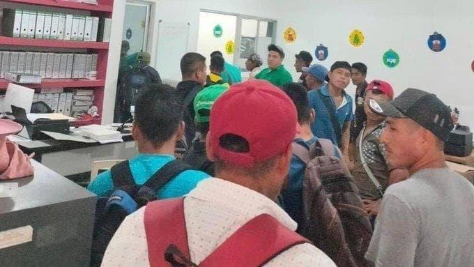 Alcalde falta un mes y habitantes lo retienen en Chiapas