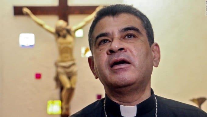 Libera Ortega a Obispo, pero regresa a prisión