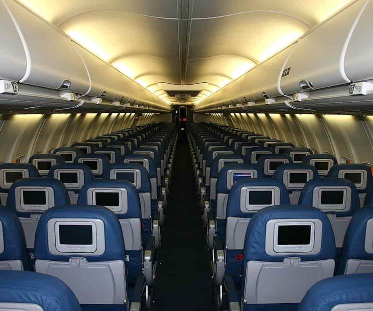 Sangre y heces en avión: pasajero cuenta que pasó en vuelo