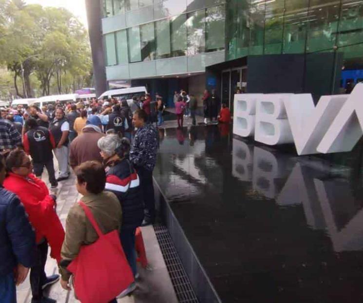 BBVA opera normal pese a bloqueo en torre de Reforma