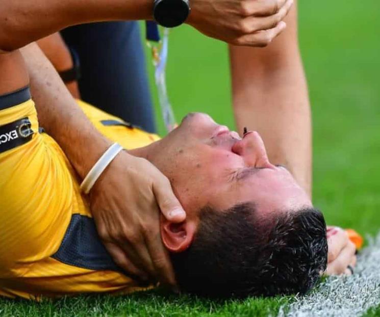 Árbitro mexicano sufre fractura de nariz en Copa Oro