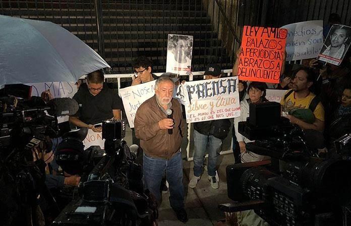 Periodistas protestan por asesinato de reportero
