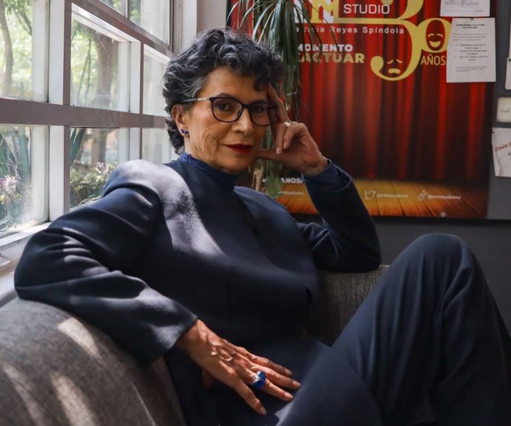 Celebra Patricia Reyes Spíndola 50 años de trayectoria