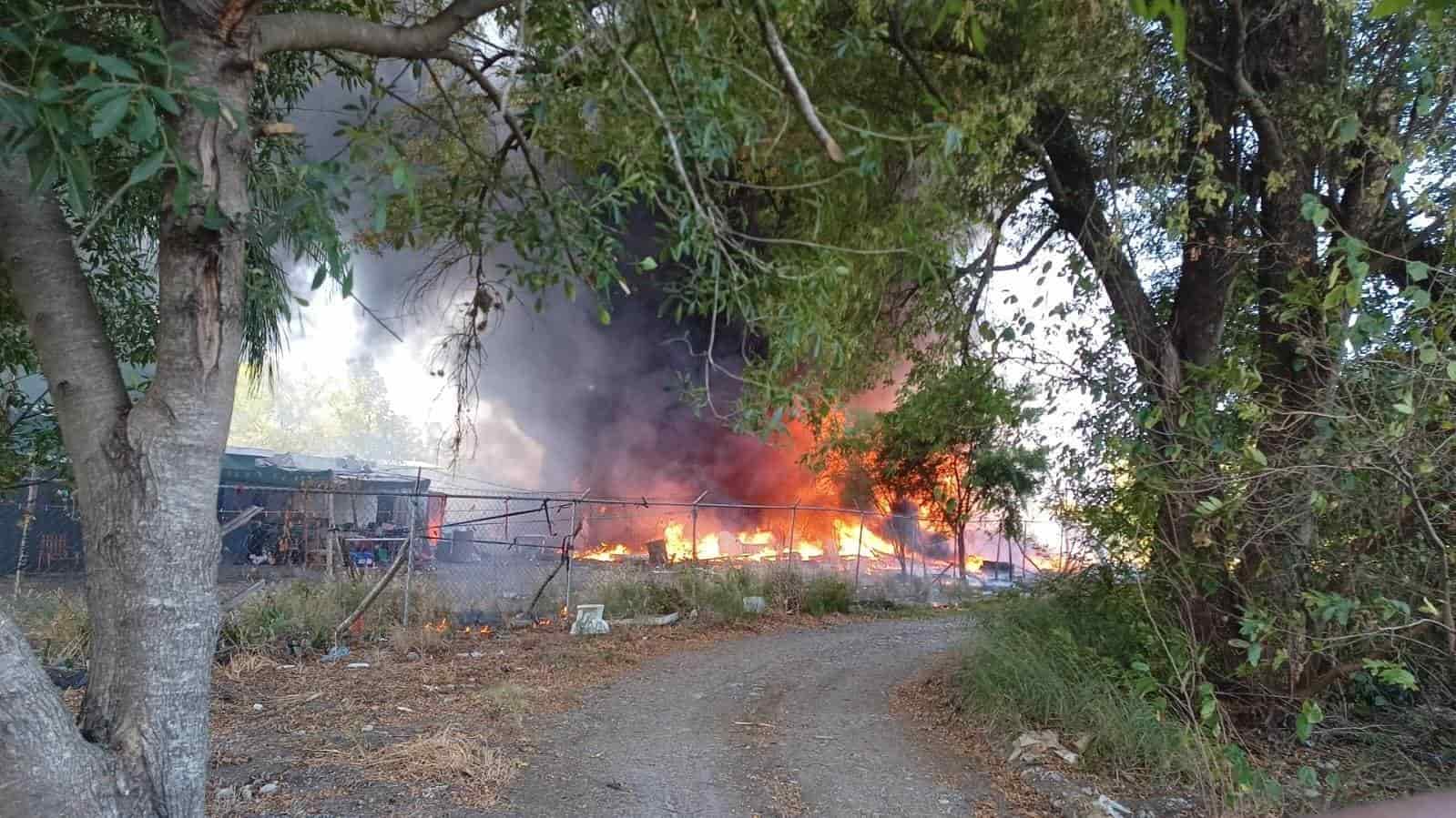 Una intensa movilización de los puestos de socorro se registró en el municipio de Montemorelos, al reportarse el incendio de una de las bodegas del Autódromo GF.