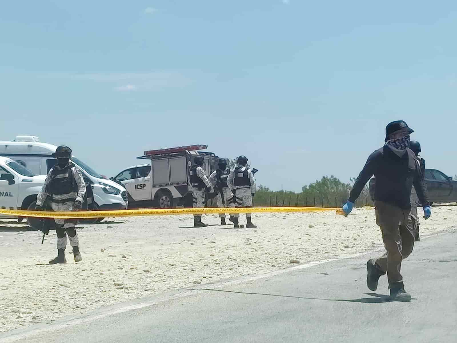 Los cuerpos de tres hombres sin vida y con diversos impactos de bala fueron encontrados ayer en la Carretera a Reynosa, a la altura del municipio de General Bravo.