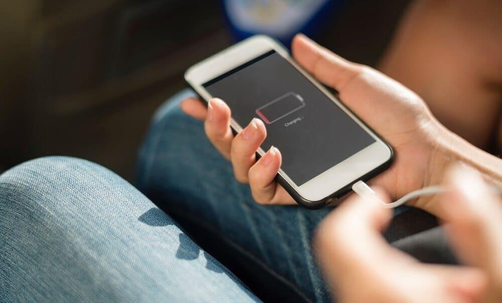 Los smartphones tendrán que llevar baterías intercambiables