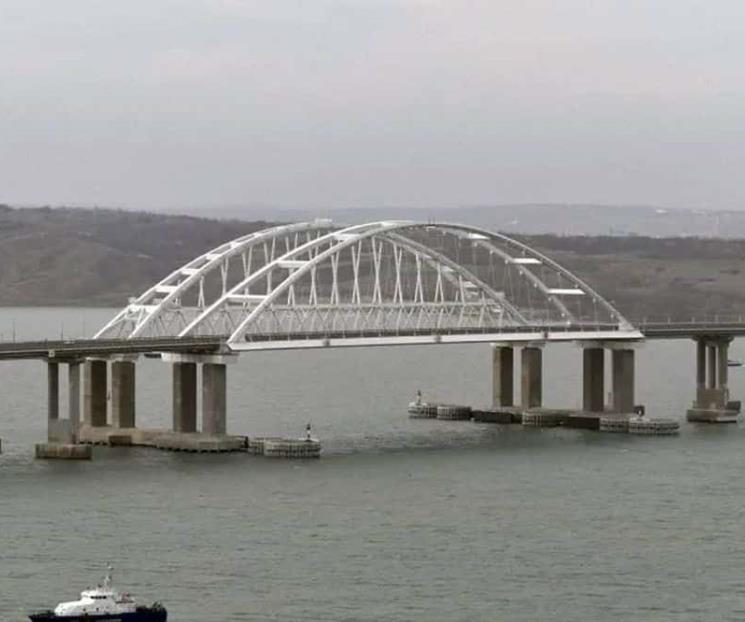 Interrumpen tráfico en puente de Crimea por emergencia