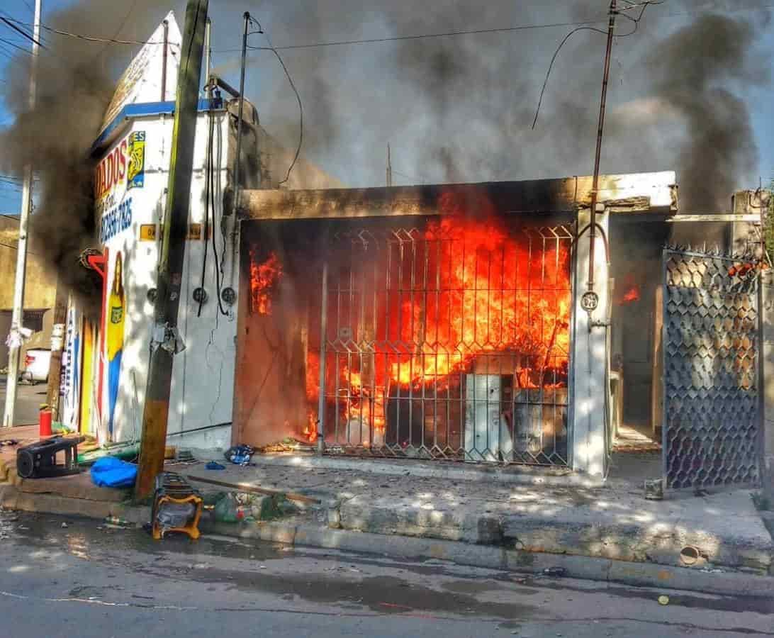 El incendio de un negocio de bordados movilizó ayer por la mañana elementos de Bomberos de Nuevo León y Protección Civil del Estado, en la Colonia Madero, sin que se reportaran lesionados.