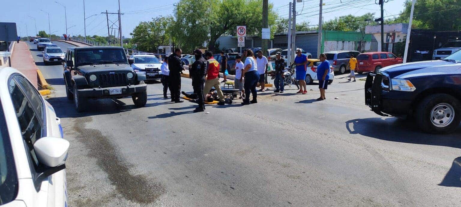 Un motociclista resultó lesionado después de estrellarse contra una camioneta que se atravesó a su paso en el municipio de Cadereyta.