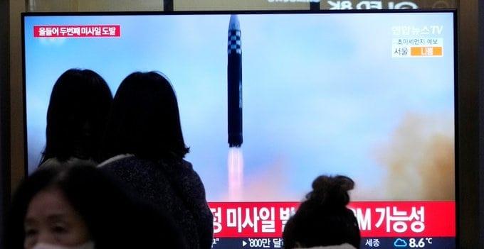 Lanza Norcorea misiles de corto alcance hacia mar de Japón