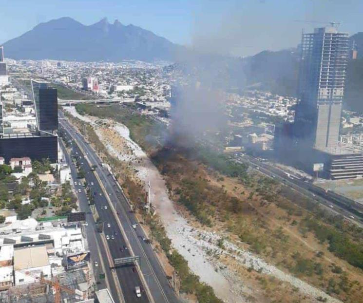 Alarma intenso incendio en Río Santa Catarina