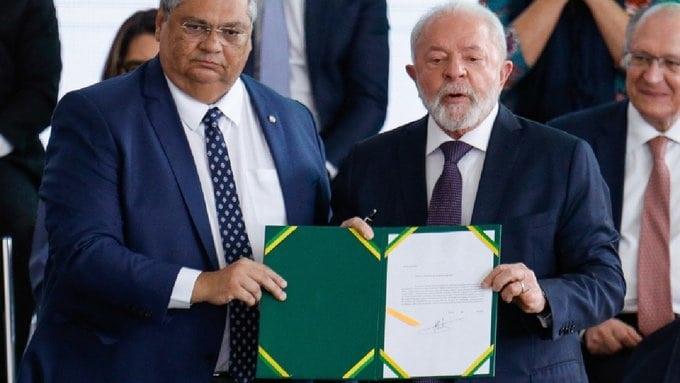 Limita Lula por decreto, acceso a armas en Brasil