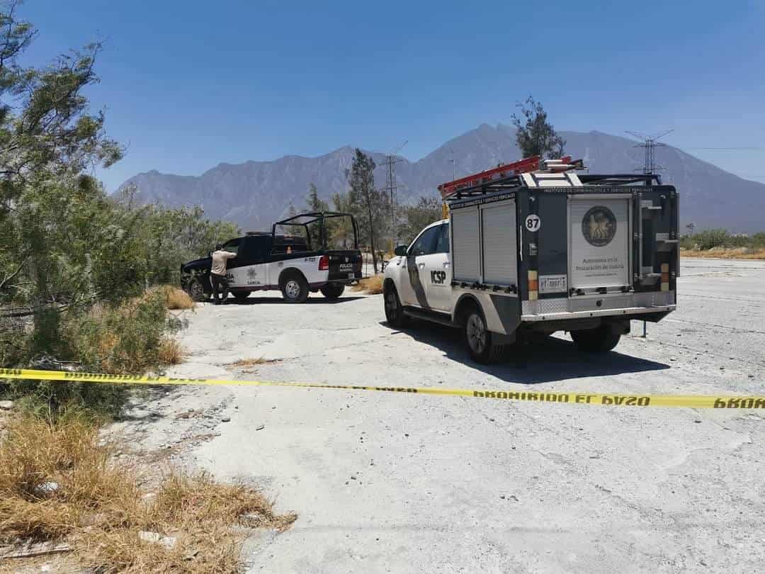 Los restos humanos calcinados de una persona entre ropa y cobijas fueron encontrados en la Avenida Abraham Lincoln a la altura de la Comunidad La Ventura, ayer en el municipio de García.