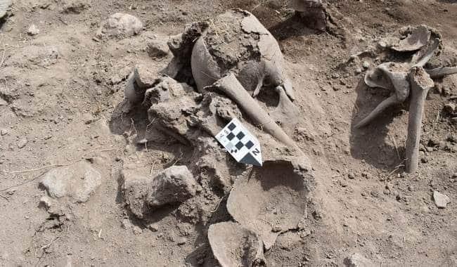 Descubren entierro colectivo en zona arqueológica de Durango