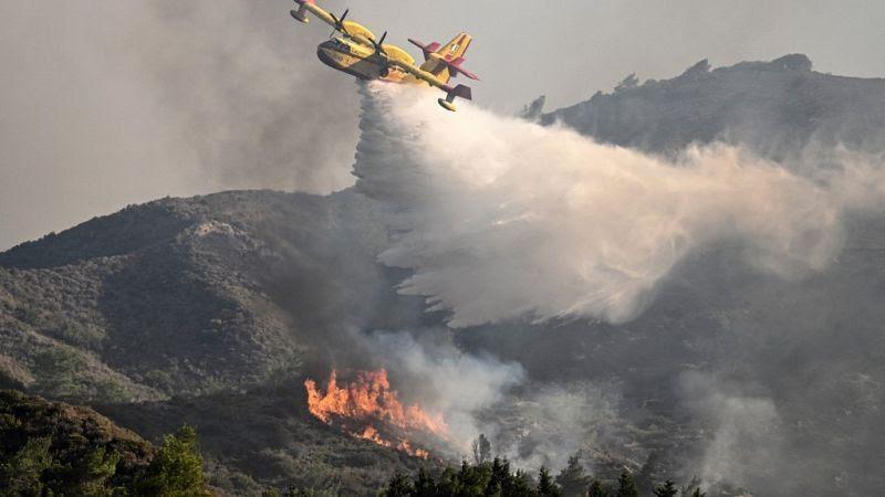 Se estrella avión que combatía incendio en Grecia