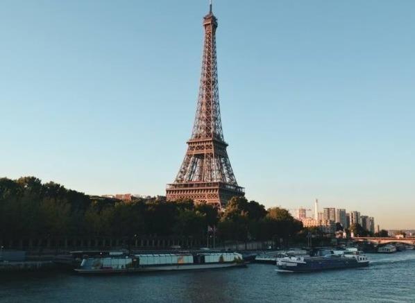 Abusan de turista mexicana cerca de Torre Eiffel