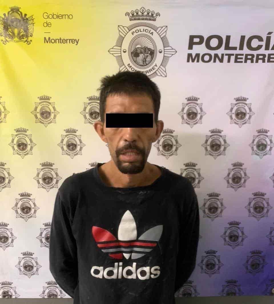Un hombre que presuntamente  ingresó a robar en una refaccionaria, fue detenido por oficiales de la Policía de Monterrey luego de que se activara la alarma.