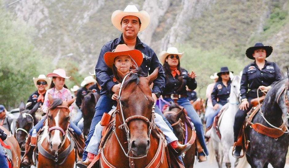 Cabalgan más de 700 jinetes por La Huasteca